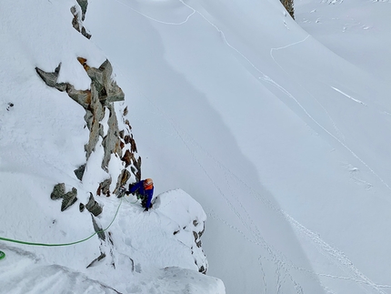 Grand Flambeau Monte Bianco, Ezio Marlier - Luigi Santini sul Grand Flambeau (Monte Bianco) durante l'apertura di Il Vecio insieme a Ezio Marlier il 01/11/2019