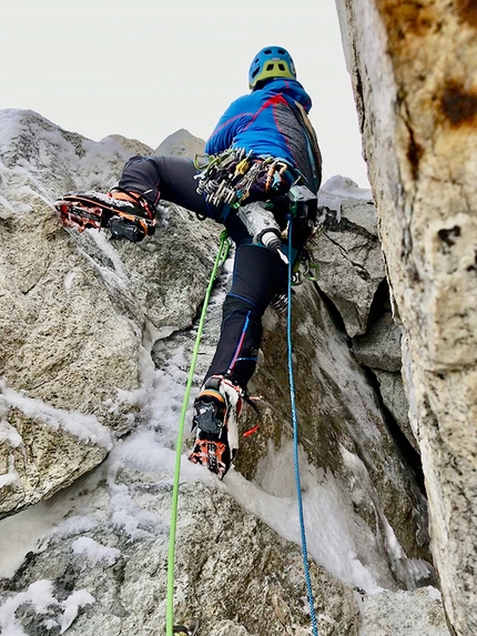 Grand Flambeau Monte Bianco, Ezio Marlier - Ezio Marlier sul Grand Flambeau (Monte Bianco) durante l'apertura di Sexocet insieme a Sabrina Zunino 31/10/2019