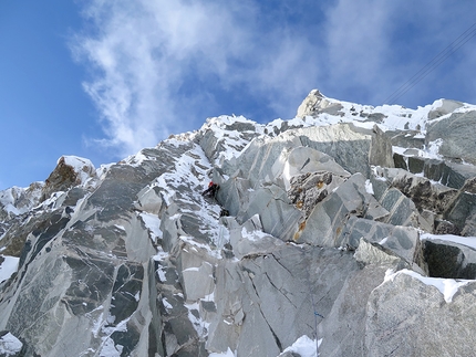 Grand Flambeau Monte Bianco, Enrico Bonino, Jon Bracey - Enrico Bonino sul passo chiave di Dihedral Frutti di mare, aperta sul Grand Flambeau (Monte Bianco) insieme a Jon Bracey il 01/11/2019