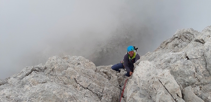 Campanile Basso, Dolomiti di Brenta, Alessandro Beber, Gianni Canale, Matteo Faletti Destràni - Gianni Canale sull'ultima lunghezza di Destràni, Campanile Basso, Dolomiti di Brenta