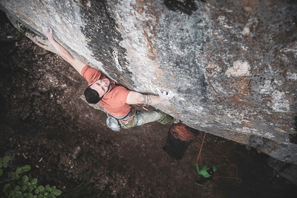 Elias Iagnemma climbing Ten at Vado di Sole in Abruzzo, Italy