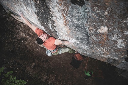 Elias Iagnemma climbing Ten at Vado di Sole in Abruzzo, Italy