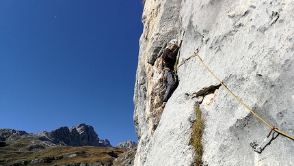 Dolomiti di Brenta, Rolando Larcher, Yurka Libera, Cima Sparavieri - Dolomiti di Brenta: durante la prima libera di Yurka Libera alla Cima Sparavieri (Rolando Larcher, Herman Zanetti 10/2019)