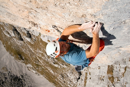 Alex Huber, Wilder Kaiser - Guido Unterwurzacher climbing pitch 4 of Koasabluad on Wilder Kaiser, Austria, first ascended with Alex Huber