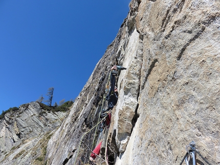 Precipizio di Strem, Val Bodengo, Valchiavenna, Simone Manzi, Andrea Mariani - Il Vecchio e il Ginepro al Precipizio di Strem in Val Bodengo (Simone Manzi, Andrea Mariani 2019)