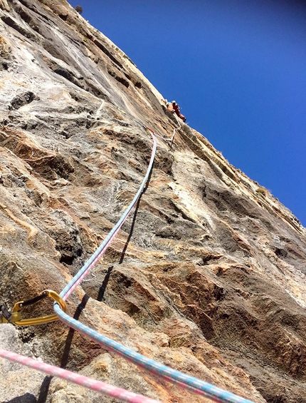 Precipizio di Strem, Val Bodengo, Valchiavenna, Simone Manzi, Andrea Mariani - Il Vecchio e il Ginepro al Precipizio di Strem in Val Bodengo (Simone Manzi, Andrea Mariani 2019)