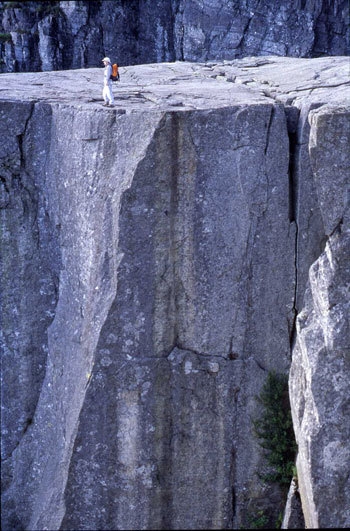 Fjordtrek: Norvegia da vertigini - I fiordi rappresentano l’essenza stessa della Norvegia, il punto di contatto tra l’entroterra montano ed il mare senza fine.