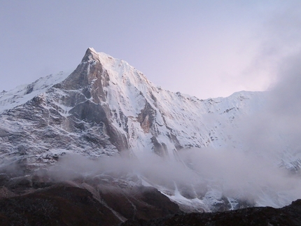 Tengkangpoche North Pillar unclimbed. Attempt by Juho Knuuttila, Quentin Roberts