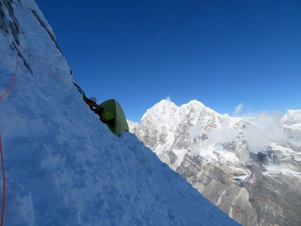 Tengkangpoche Nepal, Juho Knuuttila, Quentin Roberts - Tengkangpoche North Pillar attempt: Quentin Roberts at the highest bivy at 5880m