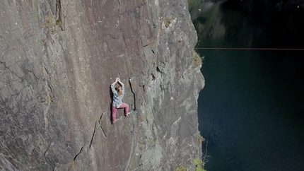 Hazel Findlay - Hazel Findlay climbing Soap On A Rope (E4 / 6b+) at Vivian Quarry, Llanberis, North Wales as a deep water solo