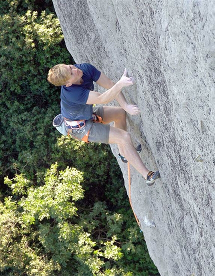 Magnus Midtbø - Magnus Midtbø climbing Super Swing at the crag Swing Area, Arco