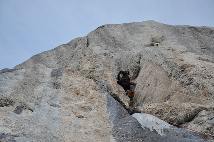 Simon Chatelan apre una nuova via di misto nel Gastlosen in Svizzera