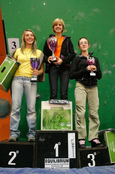 Campionato Italiano Boulder 2010 - Podio femminile: Alexandra Ladurner (1°), Elena Chiappa (2°), Giada Zampa (3°)