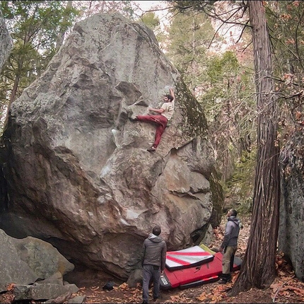 Yosemite boulder - Filippo Manca su Fat Line V8, Yosemite