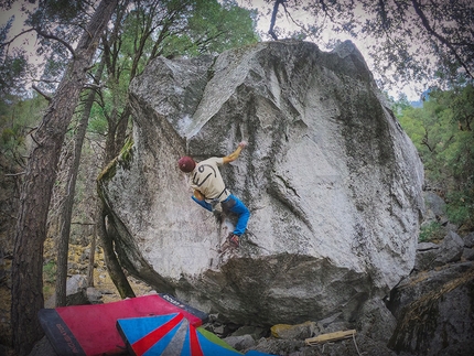 Yosemite boulder - Filippo Manca sale Changing Corner V8, Yosemite