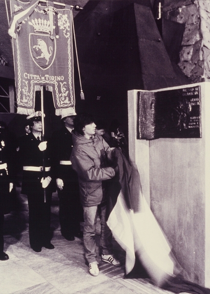 Andrea Mellano - Andrea Giorda scopre targa a Guido Rossa, all'inaugurazione del Palazzo a Vela a Torino, 1982