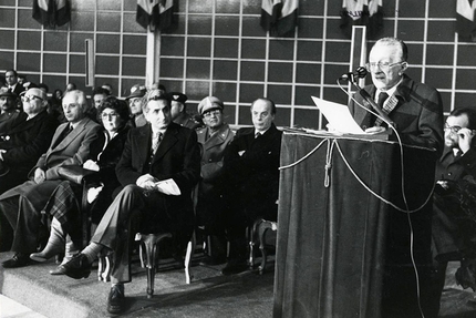 Andrea Mellano - Massimo Mila e, seduto, Diego Novelli all'inaugurazione del Palazzo a Vela a Torino, 1982