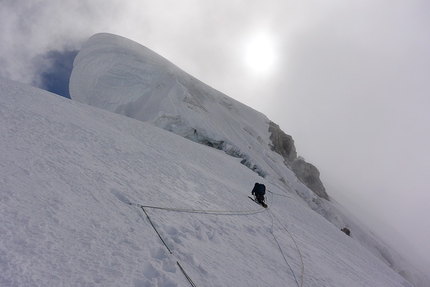 Siula Grande Peru - Siula Grande Peru: making the first ascent of Peruana Supreme (TD, 1000m, Benjamin Billet, Luis Crispin, Nathan Heald, Arttu Pylkkanen, Thomas Schilter 06/2019)