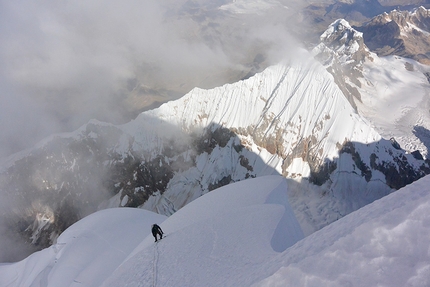 Siula Grande Peru - Siula Grande Peru: making the first ascent of Peruana Supreme (TD, 1000m, Benjamin Billet, Luis Crispin, Nathan Heald, Arttu Pylkkanen, Thomas Schilter 06/2019)