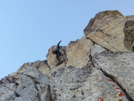 Monte Gabbiolo Adamello - Presanella - Traversata dei Puffi, Monte Gabbiolo: Francesco Salvaterra sul tiro chiave.