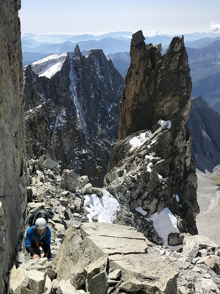 Monte Gabbiolo Adamello - Presanella - Traversata dei Puffi, Monte Gabbiolo: Piero Onorati e la guglia del 'Vecchio'