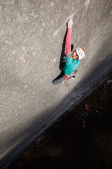 Michi Wohlleben calm, cool and collected on Psychogramm, 8b+ trad slab