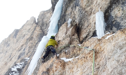 Val Lasties, Sella, Dolomites - Martin Sieberer climbing the penultimate M6 pitch of Solo per un altro Hashtag extension, Val Lasties, Sella, Dolomites (Simon Messner, Martin Sieberer 12/12/2019)