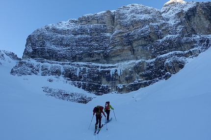 Val Mesdì Dolomites - Skinning up Val Mesdì, Sella, Dolomites prior to the first ascent of Para arriba, nach unten e bevilo! (Mirco Grasso, Daniel Ladurner, Santiago Padros 11-12/12/2019)