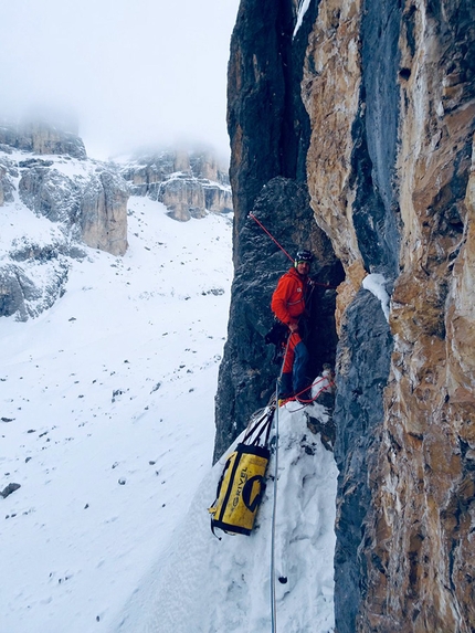 Pordoi Dolomites, Simon Gietl, Vittorio Messini - Simon Gietl with his haulbag during the first ascent of Pandora on Pordoi, Dolomites, with Vittorio Messini