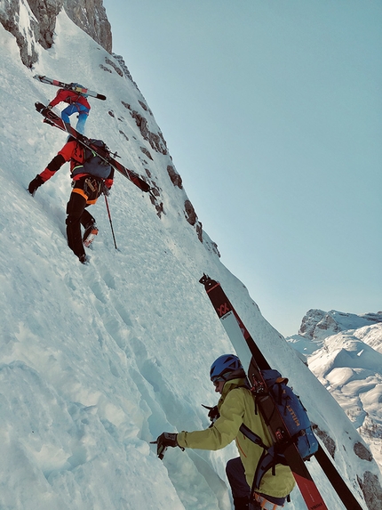 Cima Termoncello, Dolomiti di Brenta - In salita su L’Enfant (Terribile), Cima Termoncello, Dolomiti di Brenta (Andrea Cozzini, Alberto Ferrazza, Claudio Lanzafame, Marco Maganzini 10/12/2019)