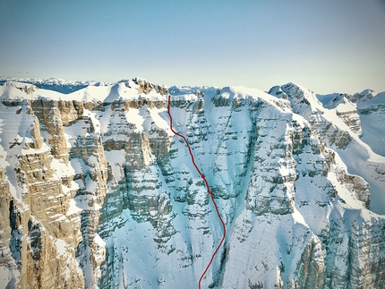 Cima Termoncello, Dolomiti di Brenta - Il tracciato di L’Enfant (Terribile), Cima Termoncello, Dolomiti di Brenta (Andrea Cozzini, Alberto Ferrazza, Claudio Lanzafame, Marco Maganzini 10/12/2019)