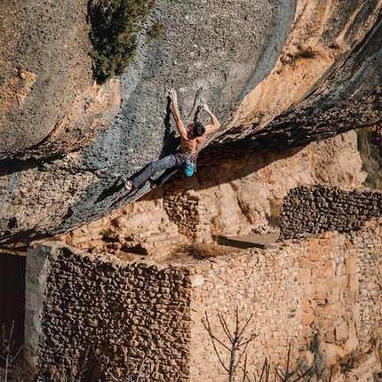 Stefano Carnati fast and furious up Demencia Senil 9a+ at Margalef