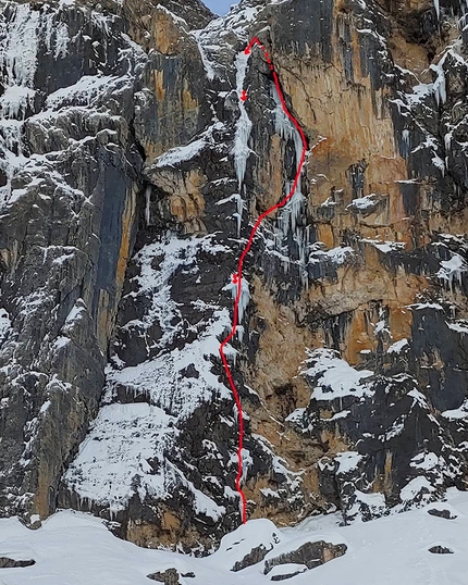 Iron Man, Torre Murfrëit, Passo Gardena, Dolomiti, Santiago Padrós, Giovanni Andriano - Iron Man alla Torre Murfrëit, Passo Gardena (Sella Dolomiti) di Giovanni Andriano e Santiago Padrós