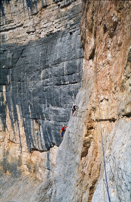 Pilastro di Mezzo - Sass dla Crusc - 16/07/1978: during the first repeat of the Via Messner up the Pilastro di Mezzo on Sass dla Crusc carried out by Heinz Mariacher, Luisa Iovane and Luggi Rieser