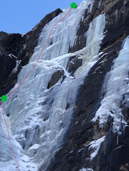 Ice climbing Cogne Valnontey - Ice climbing Cogne: Sputnik III/5 150m in Valnontey