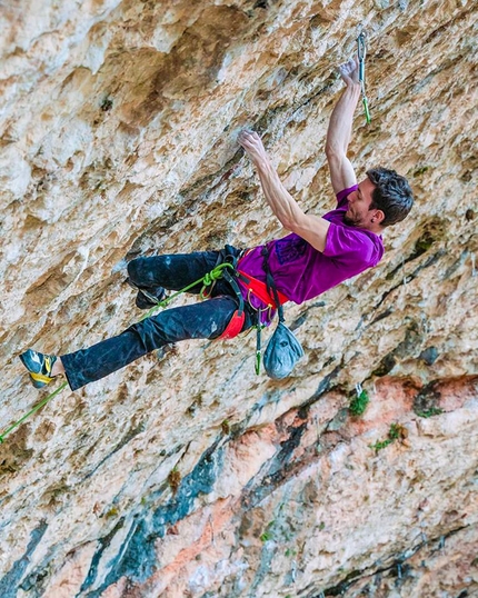 Stefano Ghisolfi fires Santa Linya’s Stoking the Fire 9b