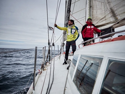 Alex Txikon - Alex Txikon in barca a vela, dalle Shetland meridionali in Antartide, attraverso lo Stretto di Drake