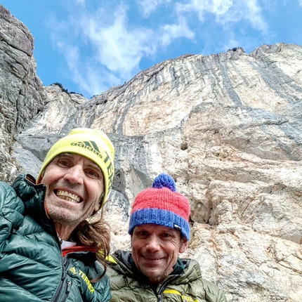 Thomas Huber - Thomas Huber e Michael Grassl sotto Stone Age (8b+) sulla cima Untersberg, Alpi di Berchtesgaden, Germania
