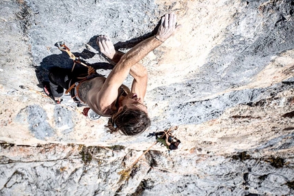 Thomas Huber - Thomas Huber libera Stone Age (6 tiri, 8b+) sulla cima Untersberg, Alpi di Berchtesgaden, Germania