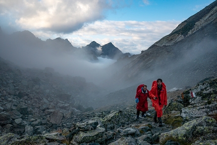 Va' Sentiero, Sentiero Italia - Va' Sentiero: foschia ai piedi del Monviso