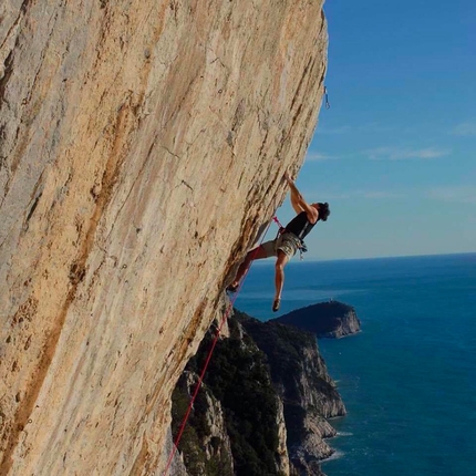 Davide Battistella - Davide Battistella climbing No Siesta 8b at Specchio di Atlantide at Muzzerone, Italy