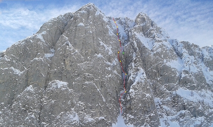 Pizzo di Petto Alpi Orobie, Gabriele Carrara, Yuri Parimbelli, Ennio Spiranelli - Parete nord dell'avancorpo del Pizzo di Petto, Alpi Orobie dove corre la via Chiappe strette Petto in fuori di Gabriele Carrara, Yuri Parimbelli, Ennio Spiranelli 30/12/2019