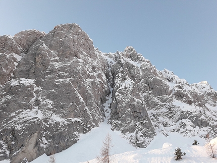 Pizzo di Petto Alpi Orobie, Gabriele Carrara, Yuri Parimbelli, Ennio Spiranelli - L'apertura di Chiappe strette Petto in fuori, parete nord dell'avancorpo del Pizzo di Petto, Alpi Orobie (Gabriele Carrara, Yuri Parimbelli, Ennio Spiranelli 30/12/2019)