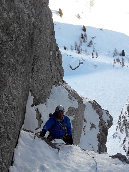 Pizzo di Petto Alpi Orobie, Gabriele Carrara, Yuri Parimbelli, Ennio Spiranelli - L'apertura di Chiappe strette Petto in fuori, parete nord dell'avancorpo del Pizzo di Petto, Alpi Orobie (Gabriele Carrara, Yuri Parimbelli, Ennio Spiranelli 30/12/2019)