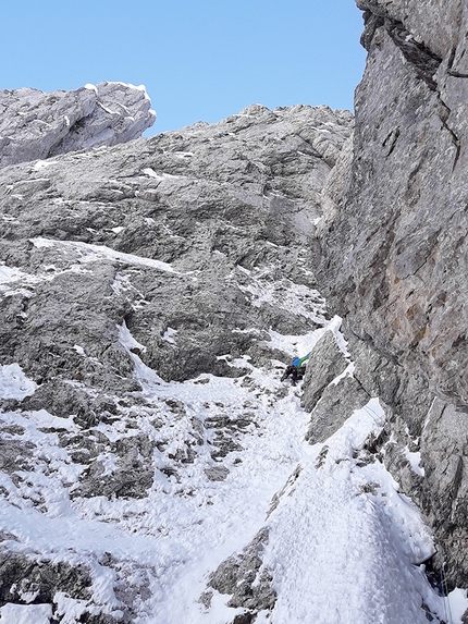 Pizzo di Petto Alpi Orobie, Gabriele Carrara, Yuri Parimbelli, Ennio Spiranelli - L'apertura di Chiappe strette Petto in fuori, parete nord dell'avancorpo del Pizzo di Petto, Alpi Orobie (Gabriele Carrara, Yuri Parimbelli, Ennio Spiranelli 30/12/2019)