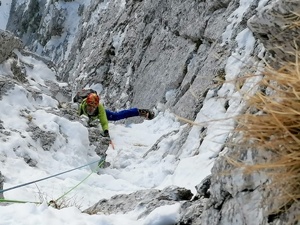 Pizzo di Petto Alpi Orobie, Gabriele Carrara, Yuri Parimbelli, Ennio Spiranelli - L'apertura di Chiappe strette Petto in fuori, parete nord dell'avancorpo del Pizzo di Petto, Alpi Orobie (Gabriele Carrara, Yuri Parimbelli, Ennio Spiranelli 30/12/2019)