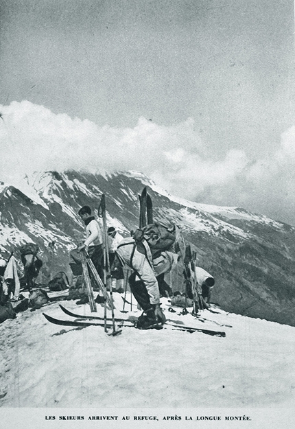 Ski de printemps - Ski de printemps di Jacques Dieterlen: gli sciatori arrivano al rifugio dopo la lunga risalita