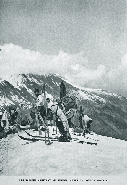 Ski de printemps - Ski de printemps di Jacques Dieterlen: gli sciatori arrivano al rifugio dopo la lunga risalita