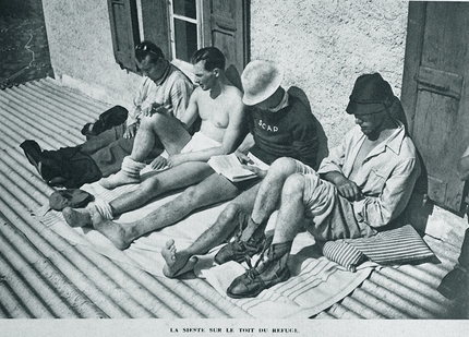 Ski de printemps - Ski de printemps di Jacques Dieterlen: siesta sul tetto del rifugio (lo sciatore a sinistra con il cappellaccio è Roger Frison-Roche)