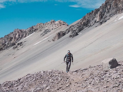 Martin Zhor Aconcagua - Martin Zhor making his record breaking ascent of Aconcagua in 3:38:17